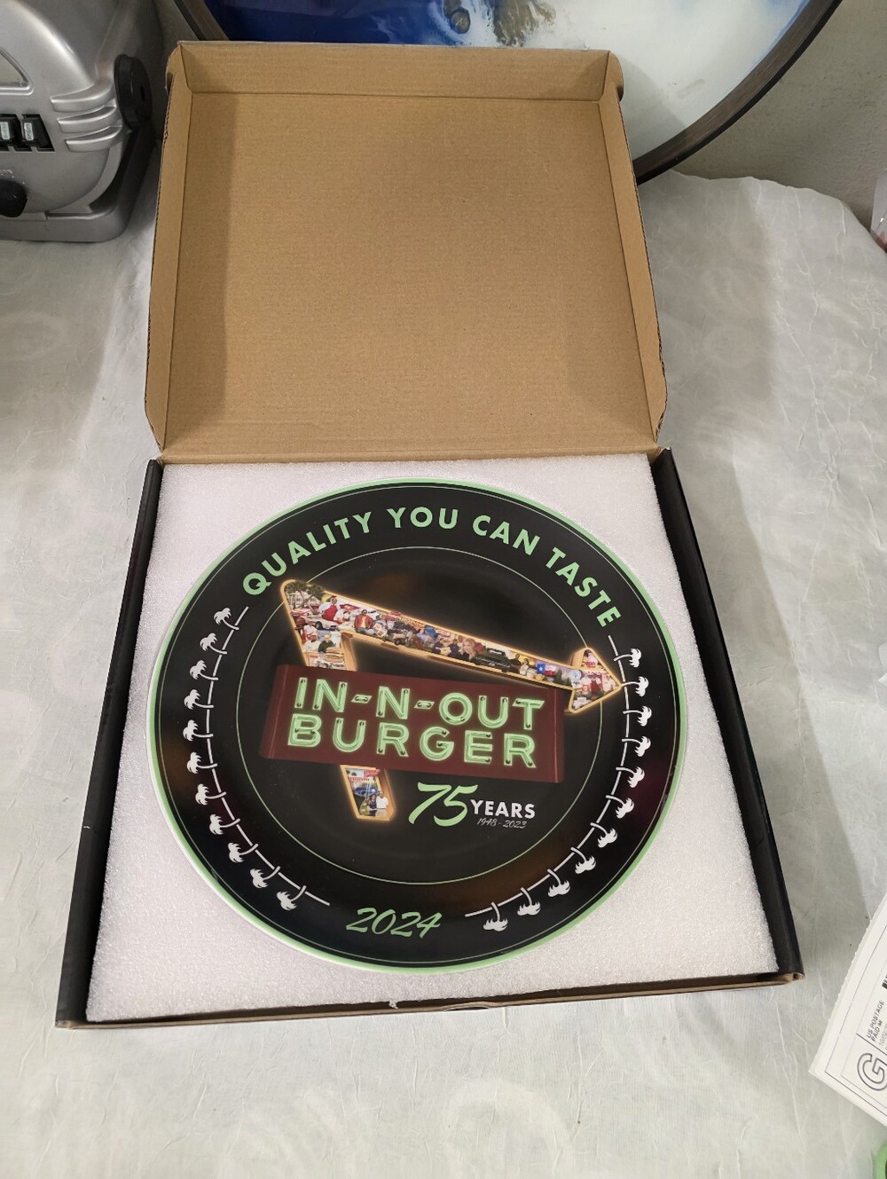 RARE IN-N-OUT 75th Anniversary Decorative Dinner Plate New In Box